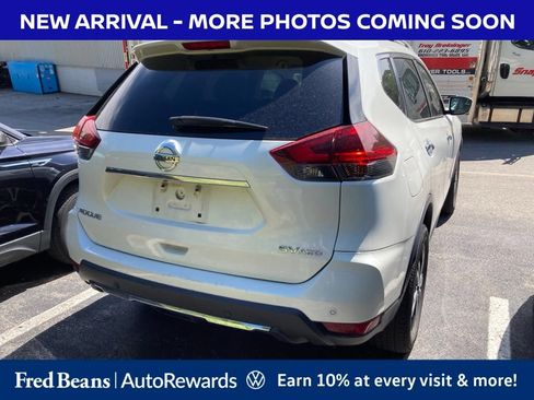 Used 2019 Nissan Rogue SV w/ Premium Package AWD/4WD image 6