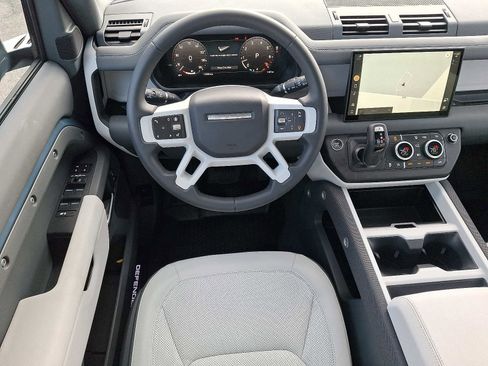 Used 2025 Land Rover Defender 110 S image 11