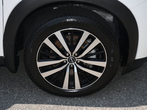 Used 2025 Nissan Pathfinder Platinum AWD/4WD image 24