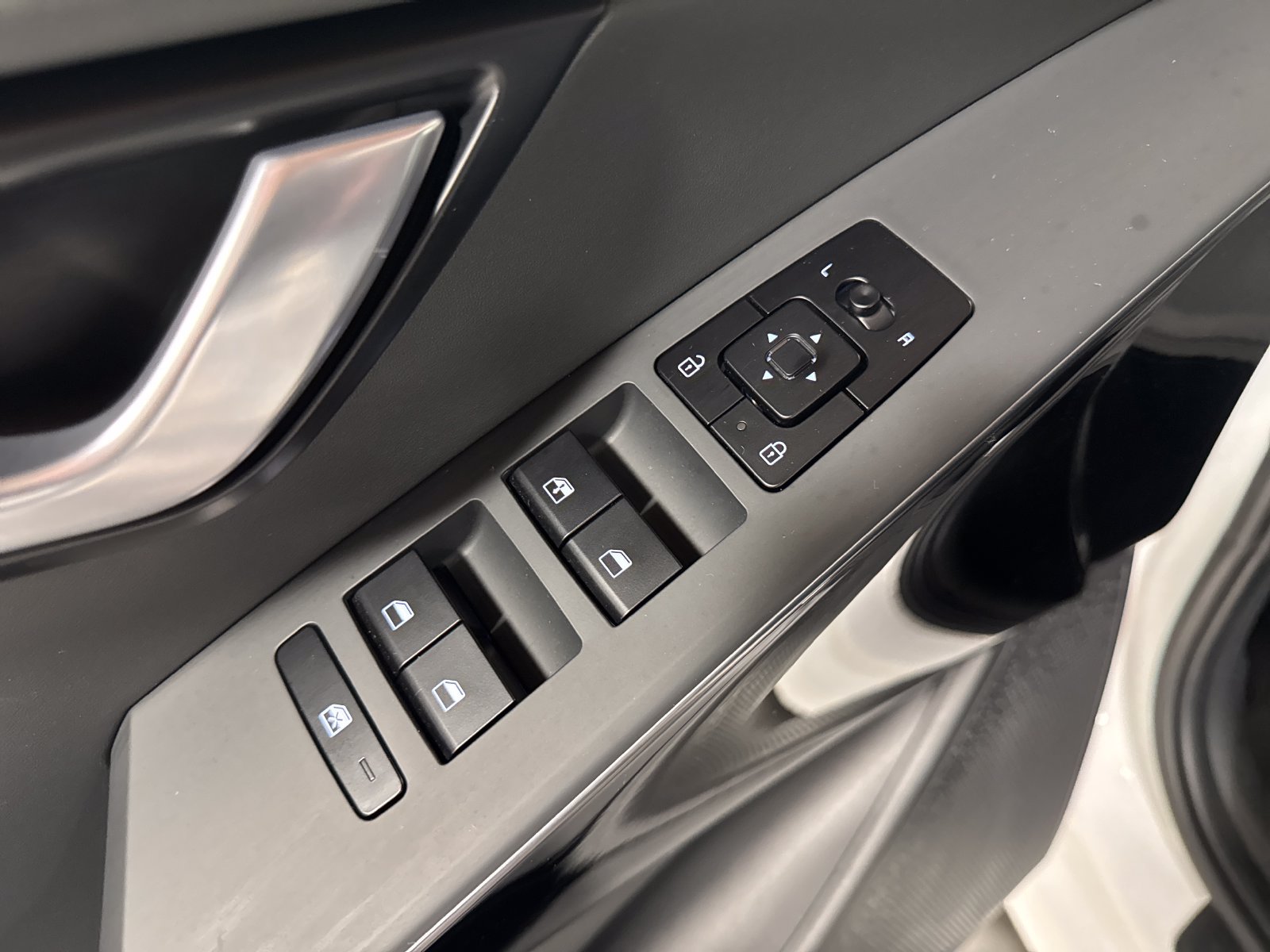 Used 2023 Kia Niro EX FWD image 12