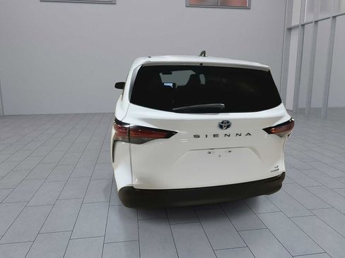 Certified 2022 Toyota Sienna LE FWD image 7