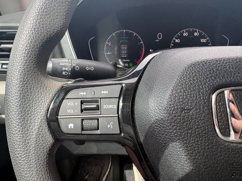 Used 2023 Honda Pilot LX image 15