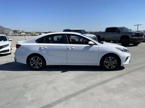 Used 2023 Kia Forte LXS image 7