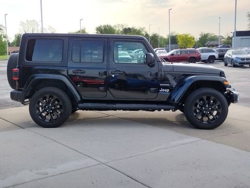 Used 2023 Jeep Wrangler Unlimited Sahara w/ Cold Weather Group AWD/4WD image 15