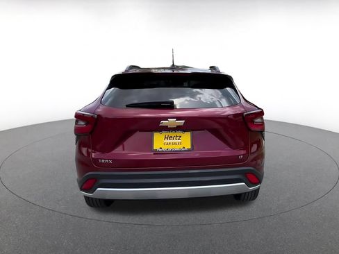 Used 2025 Chevrolet Trax LT w/ LT Convenience Package FWD image 12