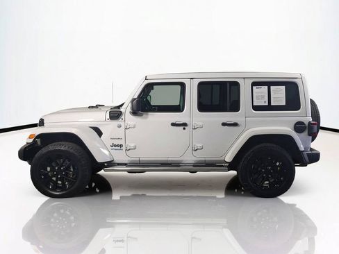 Used 2022 Jeep Wrangler Unlimited Sahara w/ Cold Weather Group AWD/4WD image 8