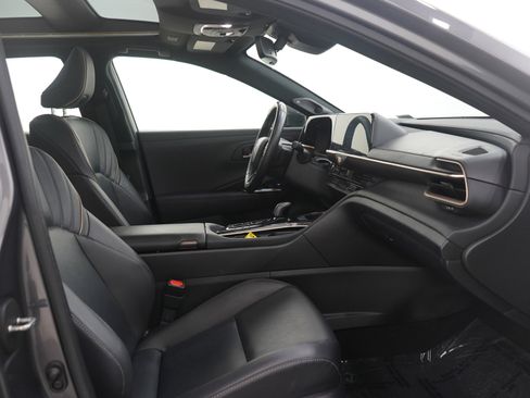 Used 2024 Toyota Crown Limited image 11