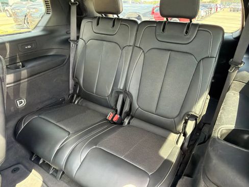Used 2022 Jeep Grand Cherokee L Overland w/ Advanced Protech Group III AWD/4WD image 18