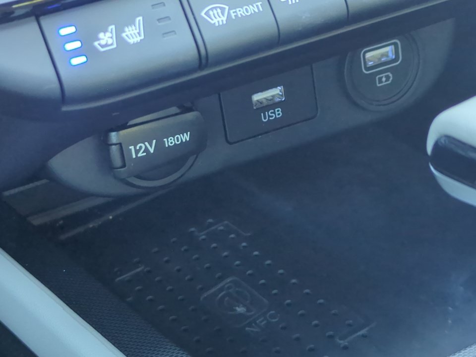 Used 2023 Hyundai Elantra Limited FWD image 32