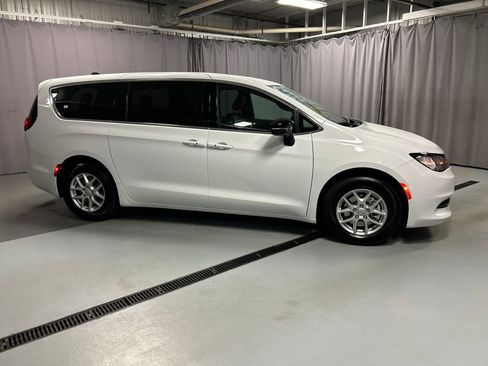 New 2026 Chrysler Voyager LX image 8
