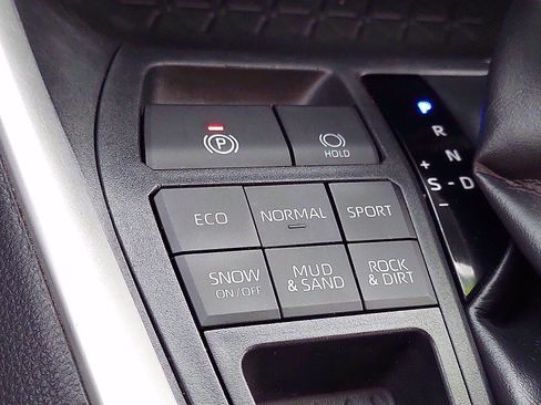 Certified 2019 Toyota RAV4 LE image 23