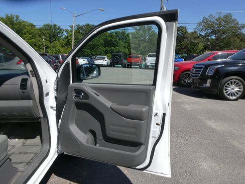 Used 2018 Nissan Frontier SV image 21