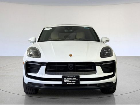 Certified 2025 Porsche Macan image 11