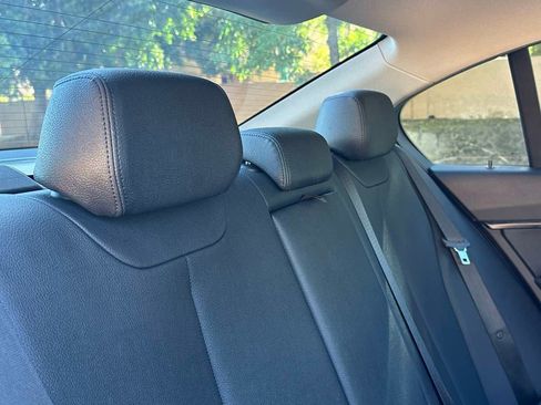 Used 2017 BMW 320i Sedan RWD image 11