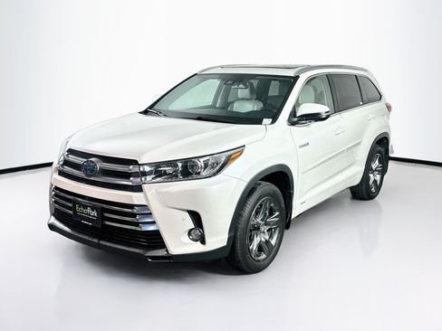 Used 2018 Toyota Highlander Limited Platinum AWD/4WD image 3