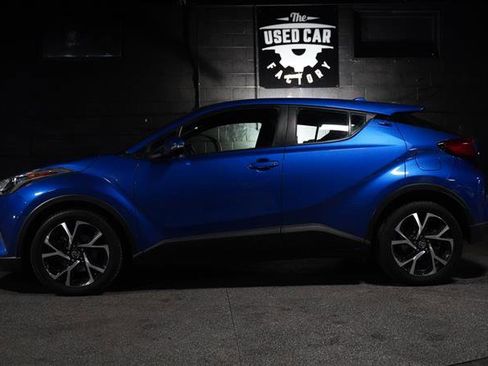 Used 2018 Toyota C-HR XLE image 2