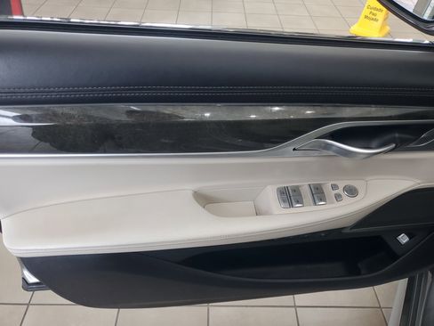 Used 2022 BMW 750Li xDrive AWD/4WD image 17