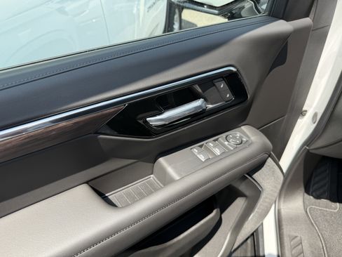 New 2025 Chevrolet Suburban LS image 10