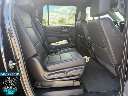 Used 2022 Chevrolet Suburban LT w/ Luxury Package AWD/4WD image 9