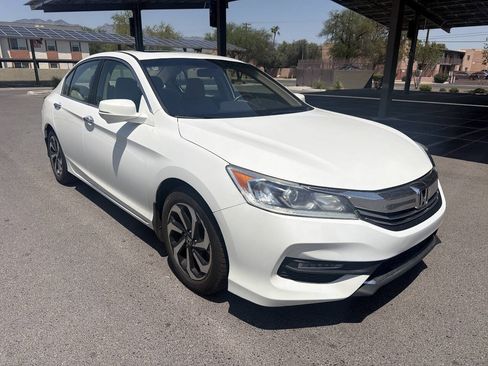 Used 2017 Honda Accord EX image 9