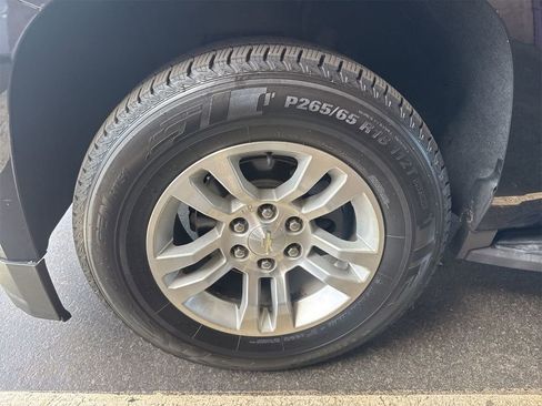 Used 2019 Chevrolet Suburban LT AWD/4WD image 4