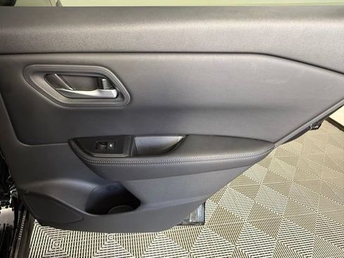 Used 2026 Nissan Rogue SV FWD image 40