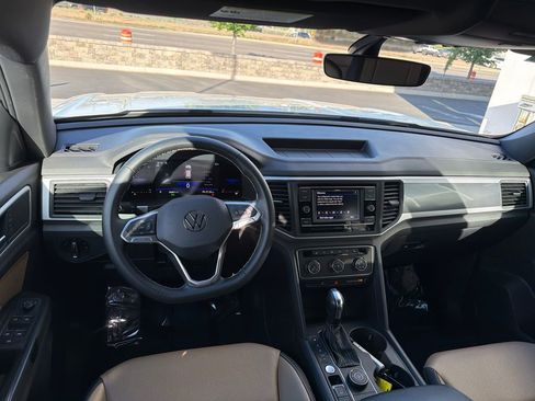 Certified 2022 Volkswagen Atlas Cross Sport SE image 15