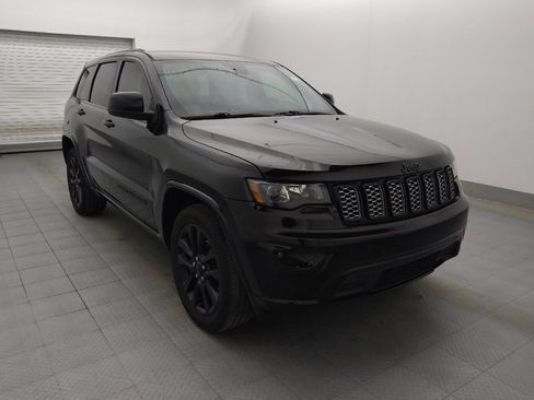 Used 2019 Jeep Grand Cherokee Altitude image 13