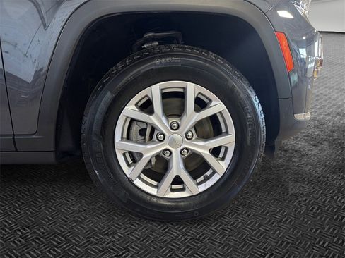 Used 2022 Jeep Grand Cherokee L Limited image 11