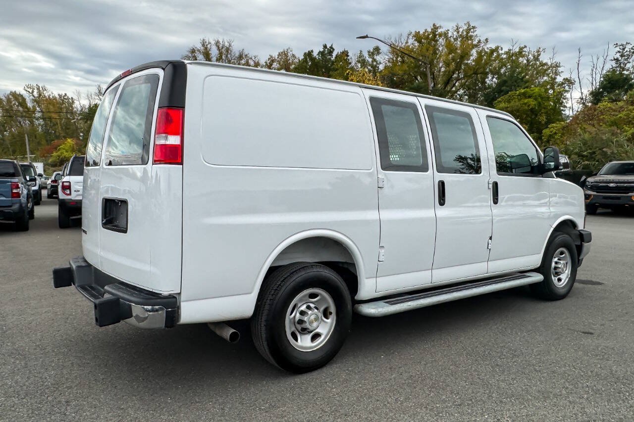 Used 2025 Chevrolet Express 2500 w/ Driver Convenience Package RWD image 3