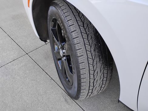 Used 2023 Buick Enclave Essence w/ Sport Touring Edition image 25