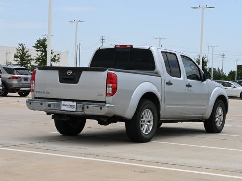 Used 2014 Nissan Frontier SV w/ SV Value Truck Package RWD image 8