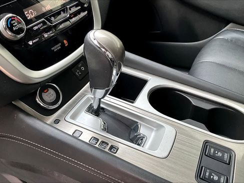 Used 2018 Nissan Murano SL w/ Moonroof Package FWD image 17