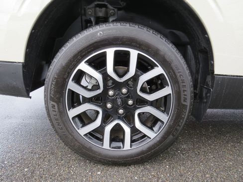 Used 2024 Ford Maverick Lariat image 11