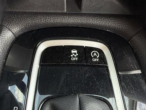 Used 2024 Toyota Corolla Cross XLE w/ Convenience Package FWD image 21