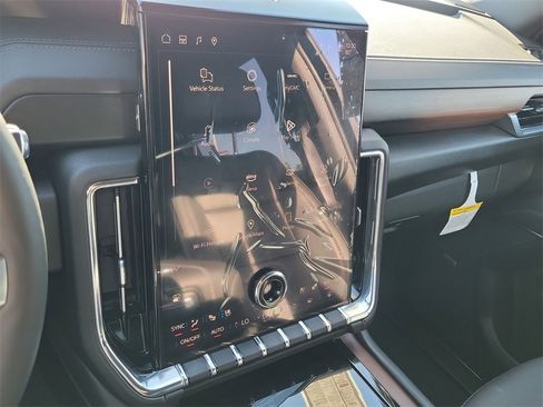 Used 2025 GMC Yukon XL Denali w/ Sun & Power Step Package image 13