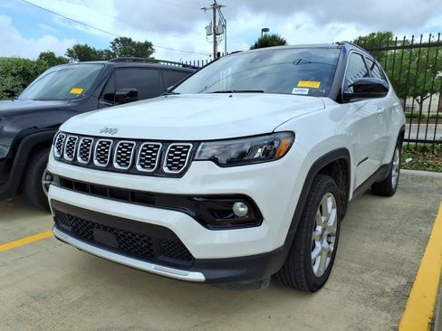 Used 2025 Jeep Compass Limited AWD/4WD image 1