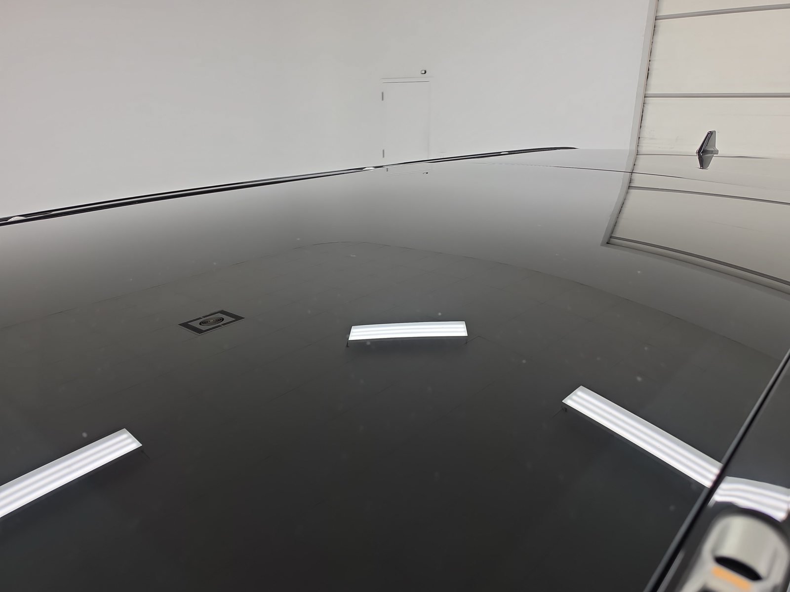 Used 2025 Rivian R1S Adventure Dual AWD/4WD image 13