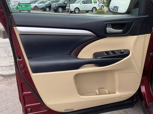 Used 2015 Toyota Highlander XLE AWD/4WD image 29