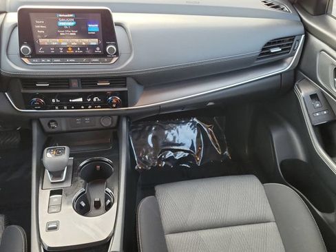 Used 2024 Nissan Rogue SV FWD image 15
