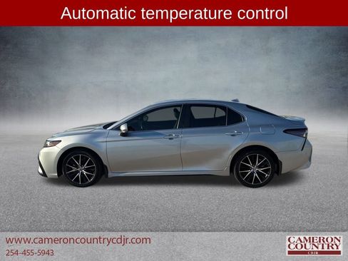 Used 2024 Toyota Camry SE image 6