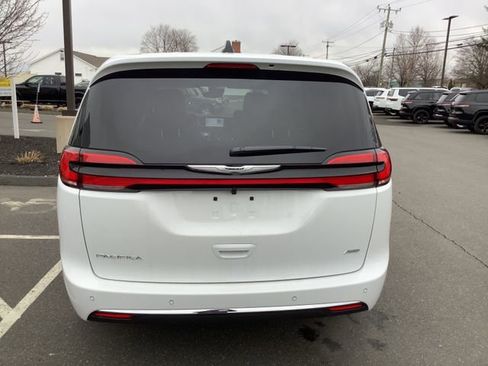 New 2026 Chrysler Pacifica Select image 7