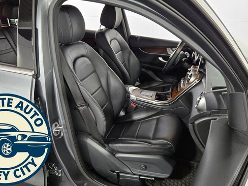 Used 2022 Mercedes-Benz GLC 300 4MATIC image 34