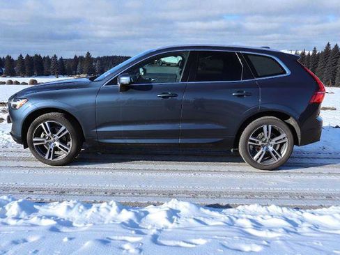 Used 2021 Volvo XC60 T5 Momentum w/ Advanced Package image 3