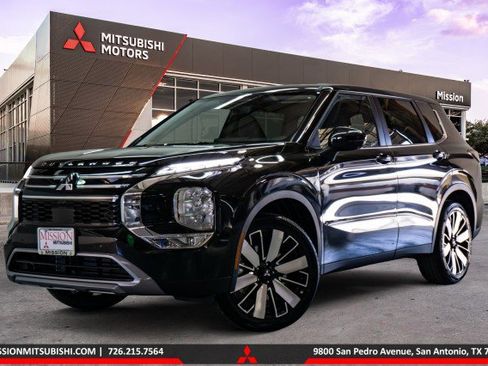New 2025 Mitsubishi Outlander SE image 1