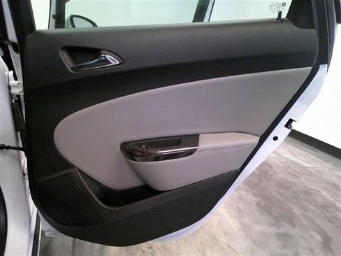 Used 2015 Buick Verano Base image 34