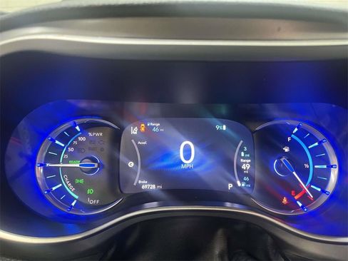 Used 2024 Chrysler Pacifica Select image 21