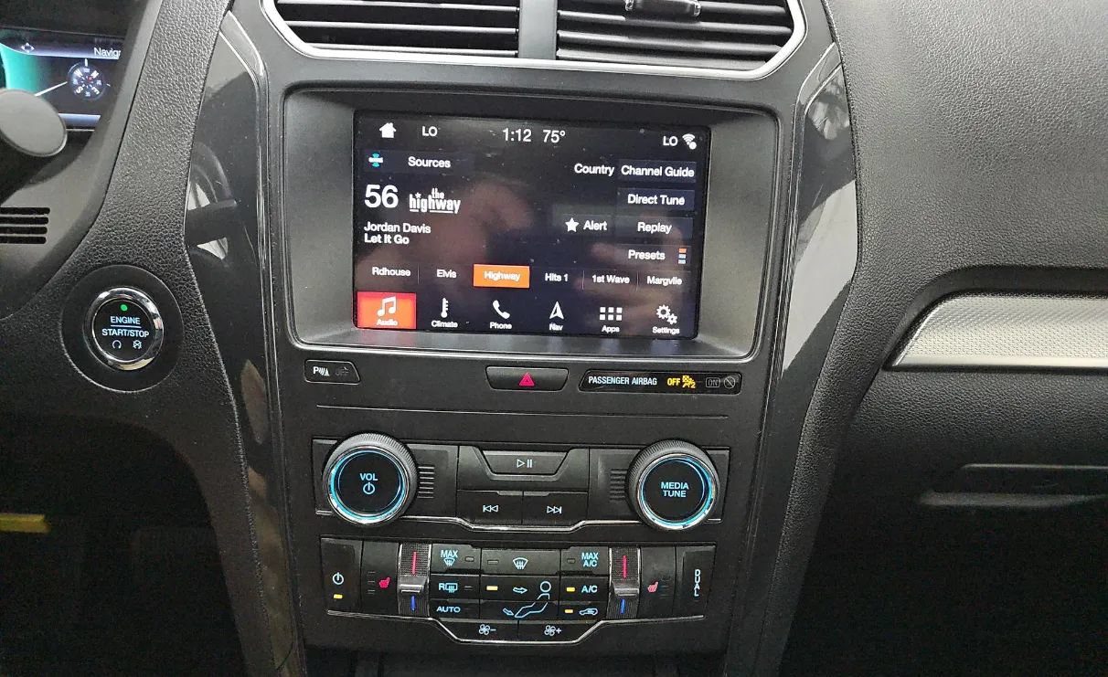 Used 2019 Ford Explorer XLT w/ Equipment Group 202A AWD/4WD image 6