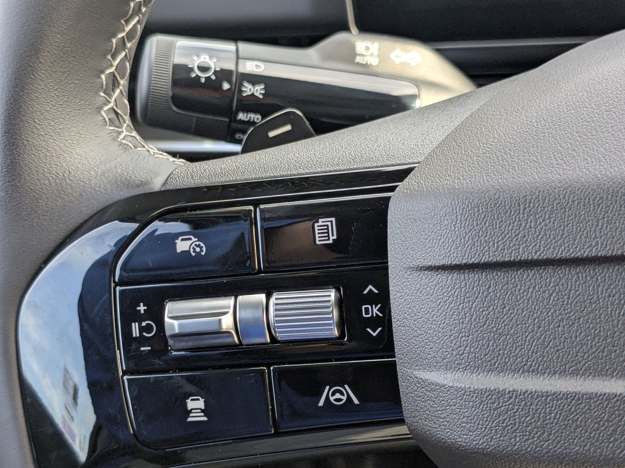New 2027 Kia Carnival EX w/ Dark Edition Package FWD image 13