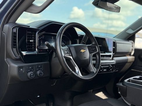Used 2024 Chevrolet Silverado 1500 LT AWD/4WD image 7